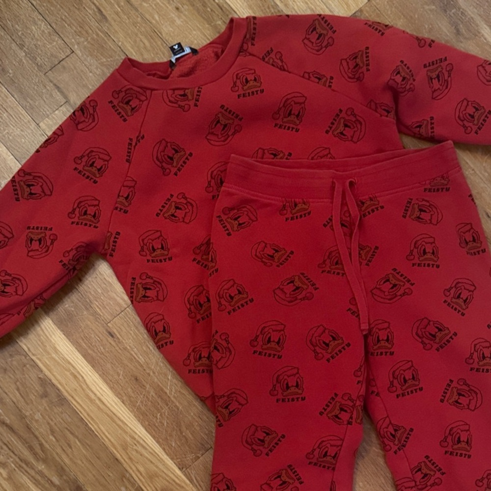Disney American Eagle “Feisty” Donald Duck Christmas Sweatshirt and Pants Set